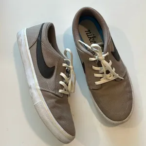 Nike - casual tan canvas tennis shoes, 8, SB portmore