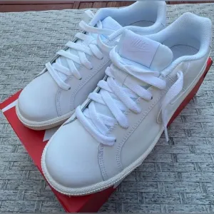 Nike Court Royale white lace closure shoes, NWT, size 8