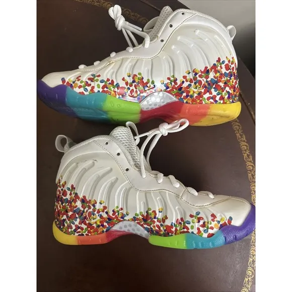 NIKE FOAMPOSITE PRO GS SIZE 4.5Y FRUITY PEBBLES WHITE COURT PURPLE 644792 101