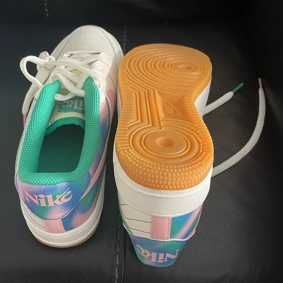 Nike Green and Pink Sneakers Versatile Athletic Shoes