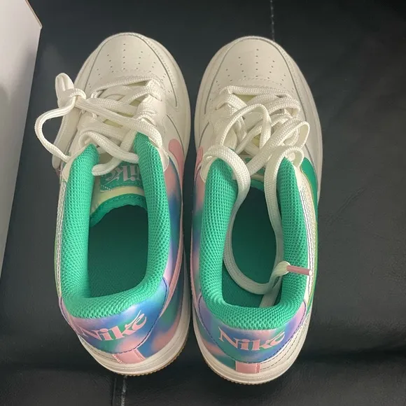 Nike Green and Pink Sneakers Versatile Athletic Shoes