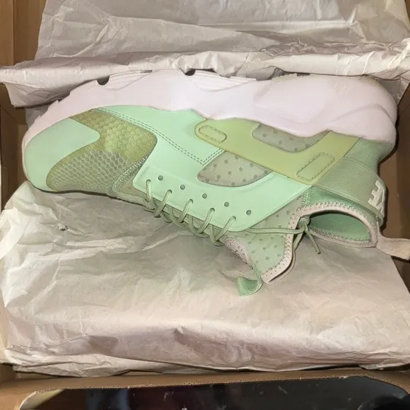 Nike Green and White Retro Athletic Shoes