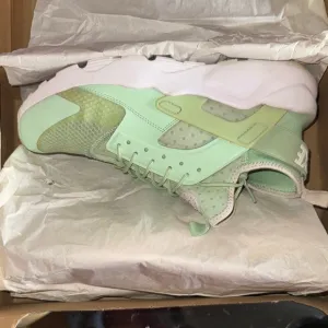 Nike Green and White Retro Athletic Shoes