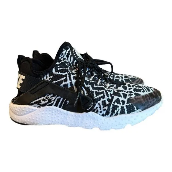 Nike Huarache Run Ultra Jacquard 819151-001 Knit Black/White Wm 9.5 Athleisure