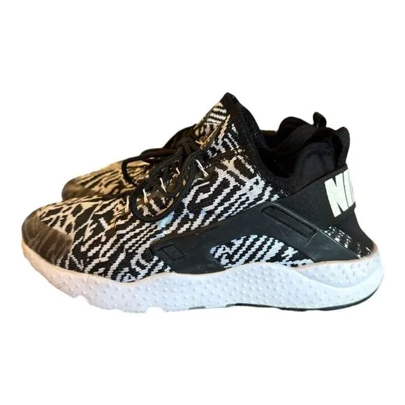 Nike Huarache Run Ultra Jacquard 819151-001 Knit Black/White Wm 9.5 Athleisure