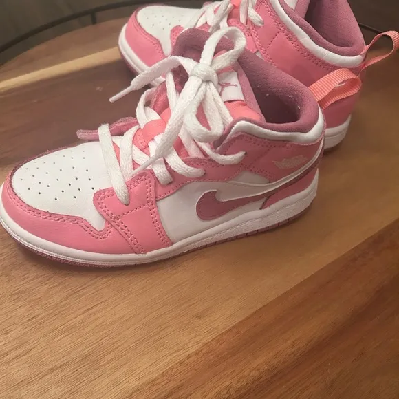 Nike Jordan 1 Mid &quot;Coral Chalk/Desert Berry/White