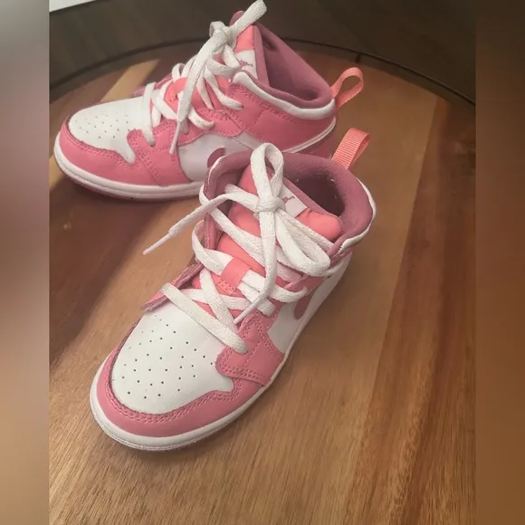 Nike Jordan 1 Mid &quot;Coral Chalk/Desert Berry/White