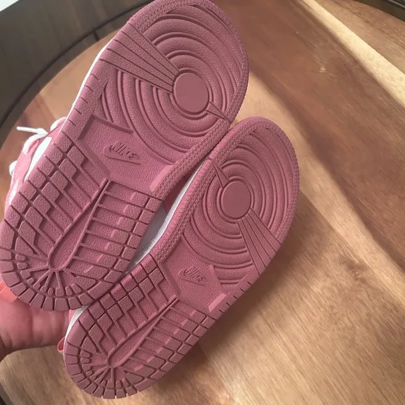 Nike Jordan 1 Mid &quot;Coral Chalk/Desert Berry/White