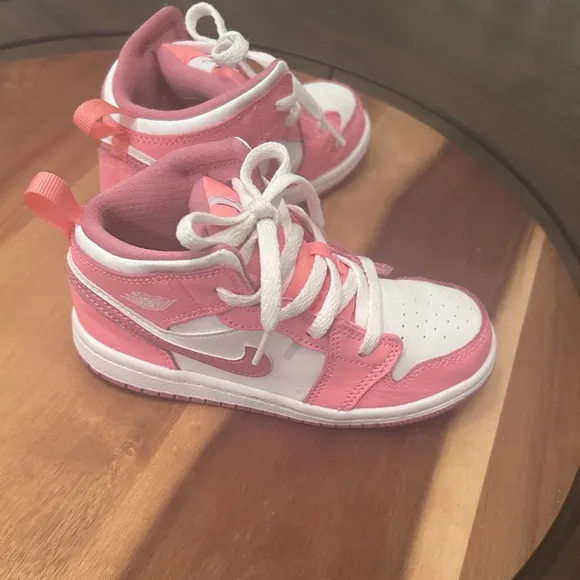 Nike Jordan 1 Mid &quot;Coral Chalk/Desert Berry/White