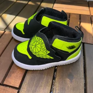Nike Kids Black and Neon Green Shoes