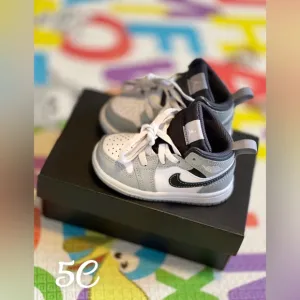 Nike Kids White, Light smoke Grey &amp; Black Jordan 1 Shoes