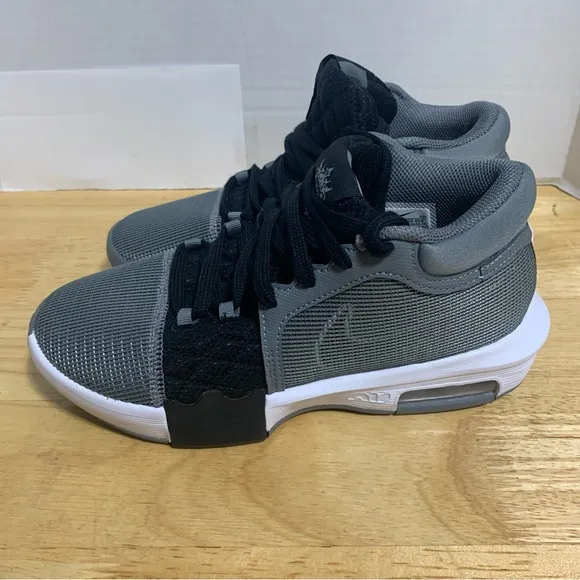 Nike Lebron Witness 8 Mens Size 5.5/Womens 7 Cool Grey‎ Black White FB2239-004