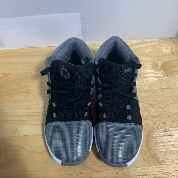 Nike Lebron Witness 8 Mens Size 5.5/Womens 7 Cool Grey‎ Black White FB2239-004