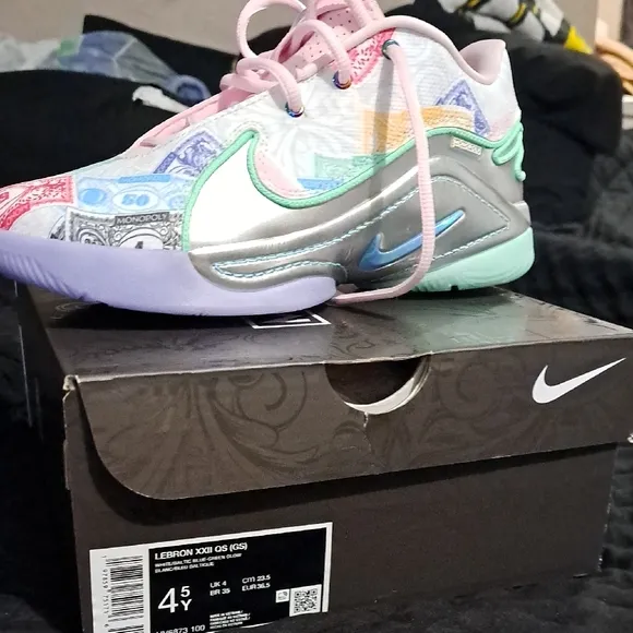 Nike LeBron XXII QS Shoes