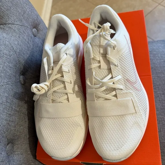 Nike MC Trainer 2 Womens Size 10 Shoes Beige Training Sneakers Gym NIB