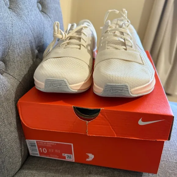 Nike MC Trainer 2 Womens Size 10 Shoes Beige Training Sneakers Gym NIB