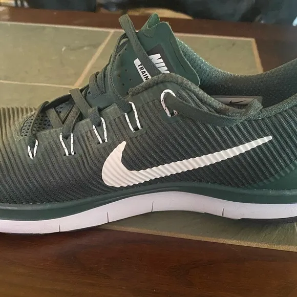 Nike Men's Green Athletic Shoes