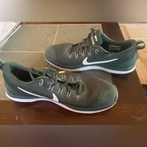 Nike Men's Green Athletic Shoes
