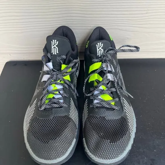 Nike Men's Kyrie Flytrap  Black and White Shoes Sneakers Sz 9.5 Style CZ4100-002