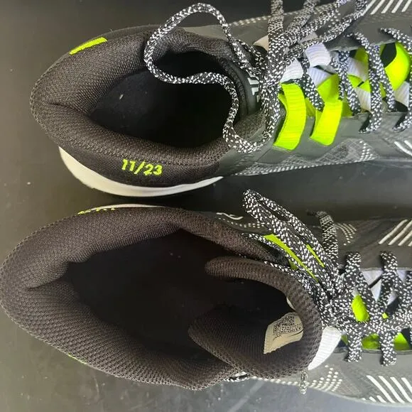 Nike Men's Kyrie Flytrap  Black and White Shoes Sneakers Sz 9.5 Style CZ4100-002