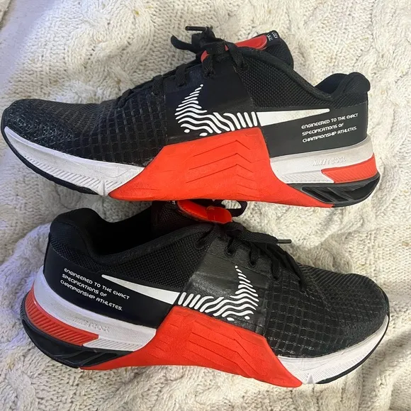 Nike Metcon 8 TB Athletic Cross Training Shoes Black and Red SZ 6.5