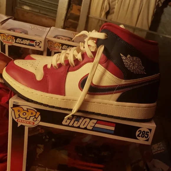 Nike Red and White Sneakers Low-Top