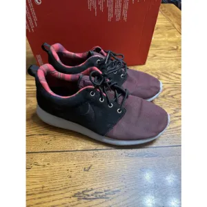 Nike Roshe One Premium Size 8 Men Night Maroon Running Comfortable New