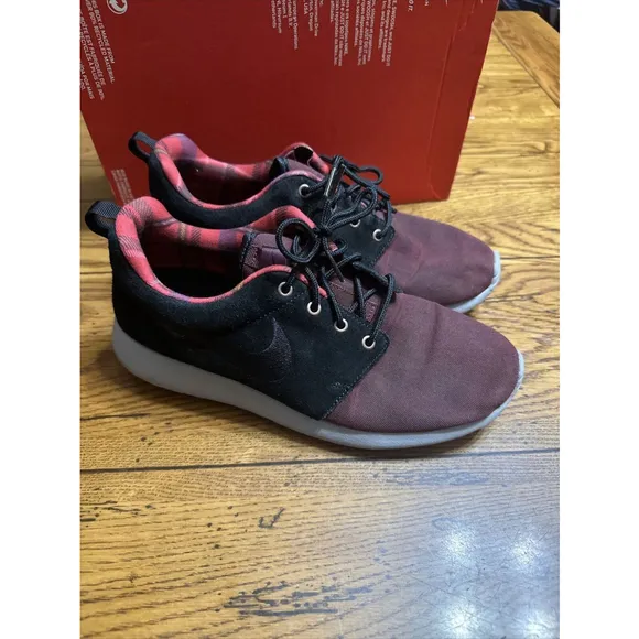 Nike Roshe One Premium Size 8 Men Night Maroon Running Comfortable New