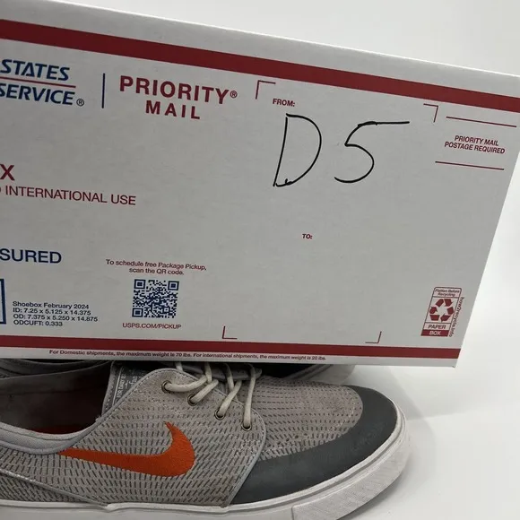 Nike SB Zoom Stefan Janoski Sneakers Mens 9 Gray Perforated Shoes 631298-080