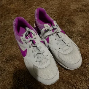 nike shoes for youth