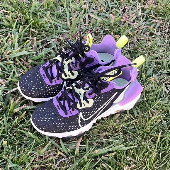 Nike shoes Kids react vision gravity Black and Purple Sneakers 5.5