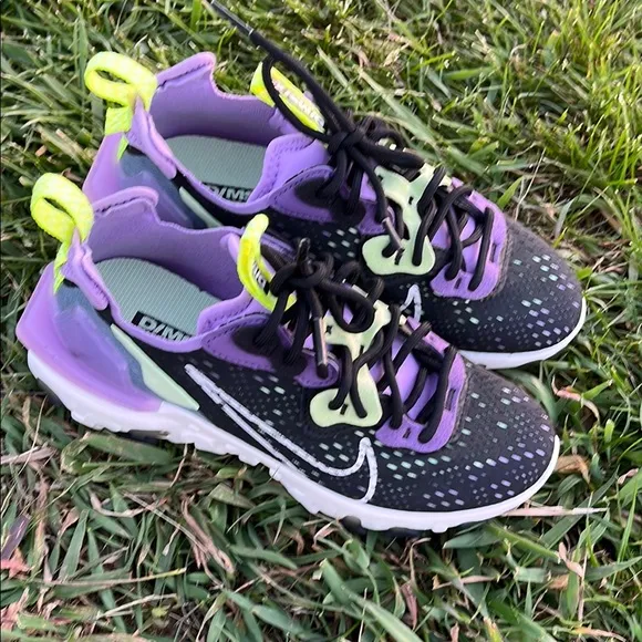 Nike shoes Kids react vision gravity Black and Purple Sneakers 5.5
