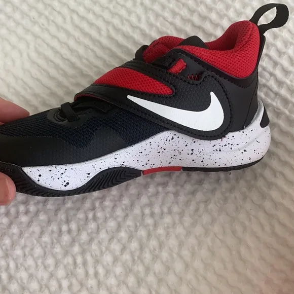 Nike Team Hustle D 11 Little kids nike shoes. BRAND NEW