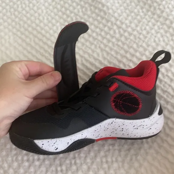 Nike Team Hustle D 11 Little kids nike shoes. BRAND NEW