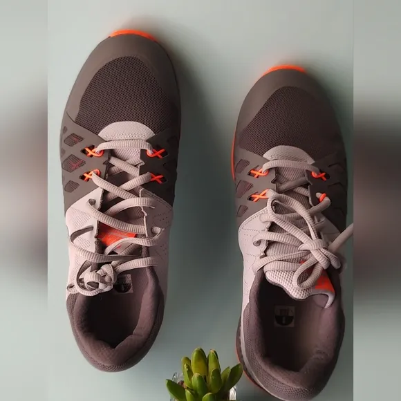 Nike training shoes Men Air Epic  size 8  Color Gray Lace Up  Super Conf…