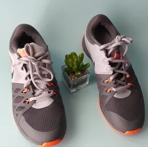 Nike training shoes Men Air Epic  size 8  Color Gray Lace Up  Super Conf…