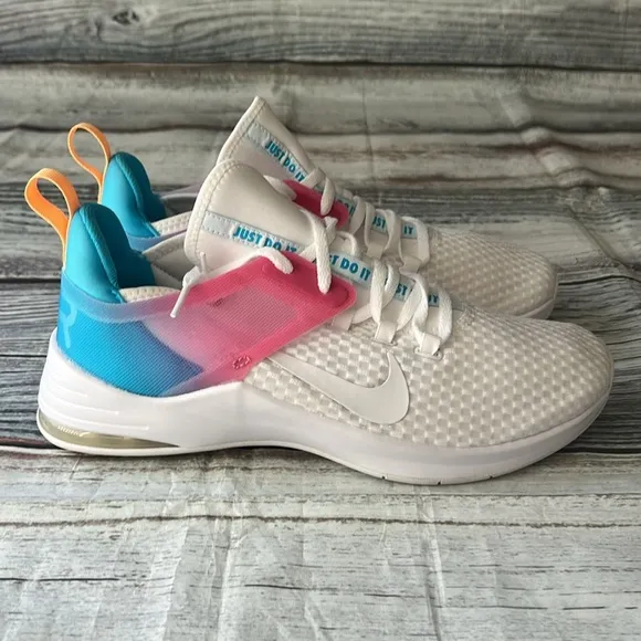 Nike Women's Air Max Bella Tr Sneaker 2 Sz 9.5 NWOT
