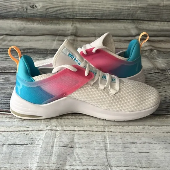 Nike Women's Air Max Bella Tr Sneaker 2 Sz 9.5 NWOT