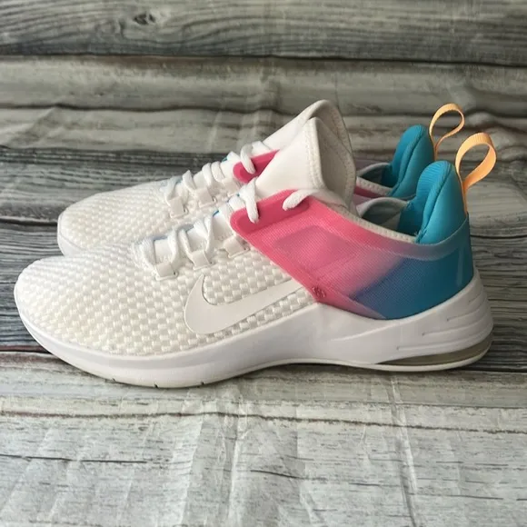 Nike Women's Air Max Bella Tr Sneaker 2 Sz 9.5 NWOT