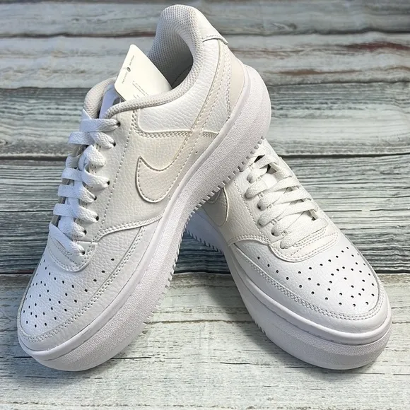 Nike Women’s Court Vision Alta LTR White size 7 ( DM0113 - 100 )