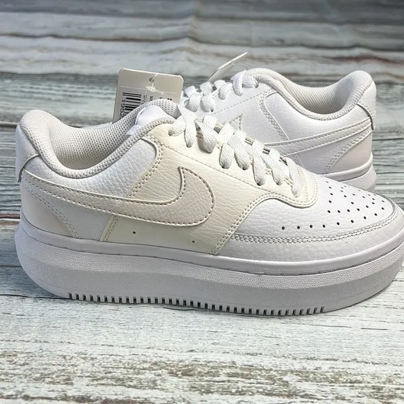 Nike Women’s Court Vision Alta LTR White size 7 ( DM0113 - 100 )