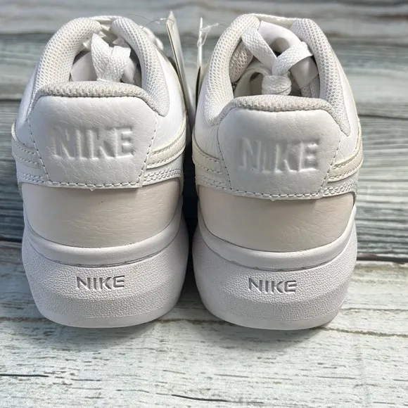 Nike Women’s Court Vision Alta LTR White size 7 ( DM0113 - 100 )
