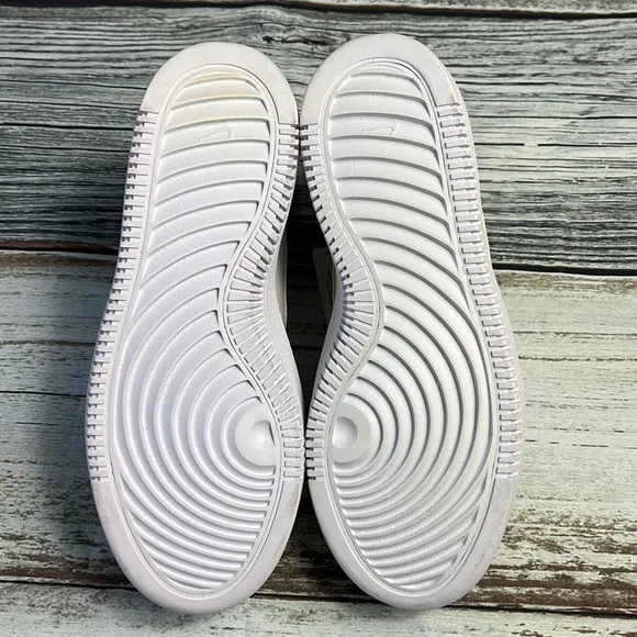 Nike Women’s Court Vision Alta LTR White size 7 ( DM0113 - 100 )