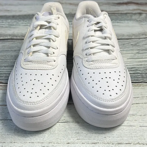 Nike Women’s Court Vision Alta LTR White size 7 ( DM0113 - 100 )