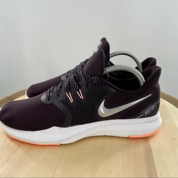 Nike Women's In-Season TR 8 Women's Training Shoes size 9