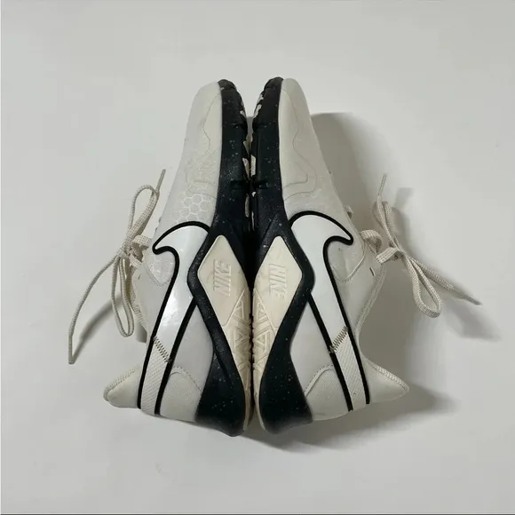 Nike Womens Legend Essential 2 Premium Training Shoes Size 9