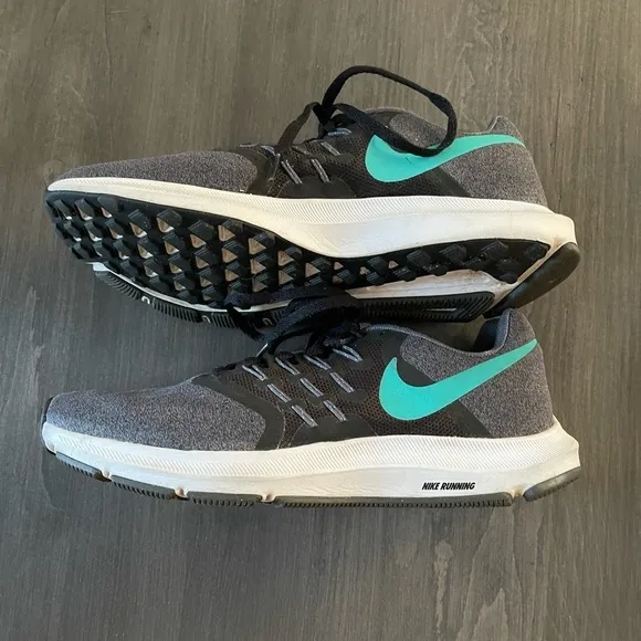 Nike Women's Run Swift 2 Running Shoes sneakers