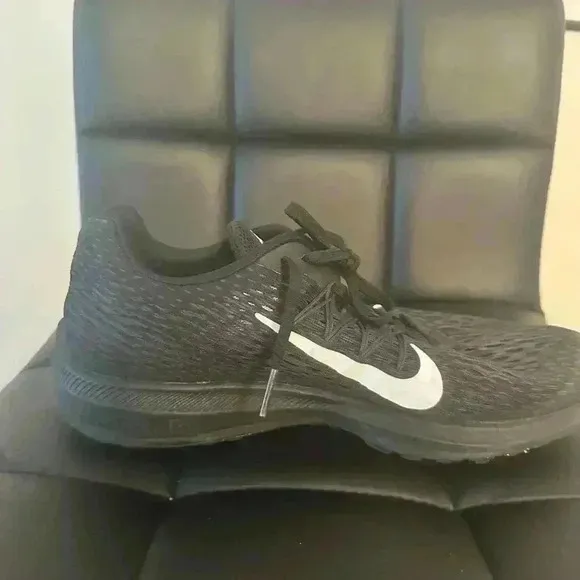 Nike Zoom Winflo 5 Running Shoes Size 10 Black/White AA7406-001