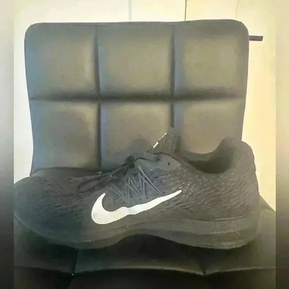 Nike Zoom Winflo 5 Running Shoes Size 10 Black/White AA7406-001