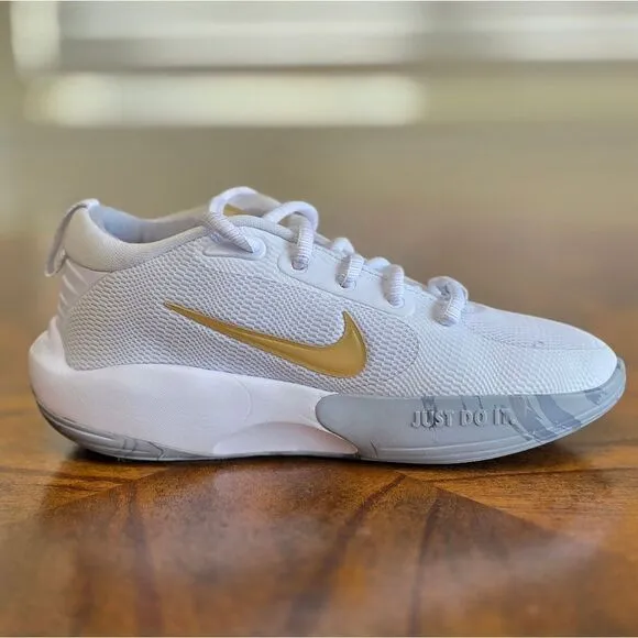 Nike IsoFly Baskeyball Shoes Girls Size 1Y 1 White Metallic Gold Grey FN4384-100